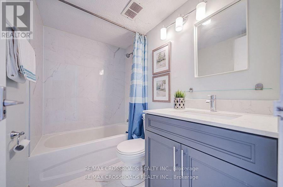 1202 - 5 Massey Square, Toronto (crescent Town), Ontario