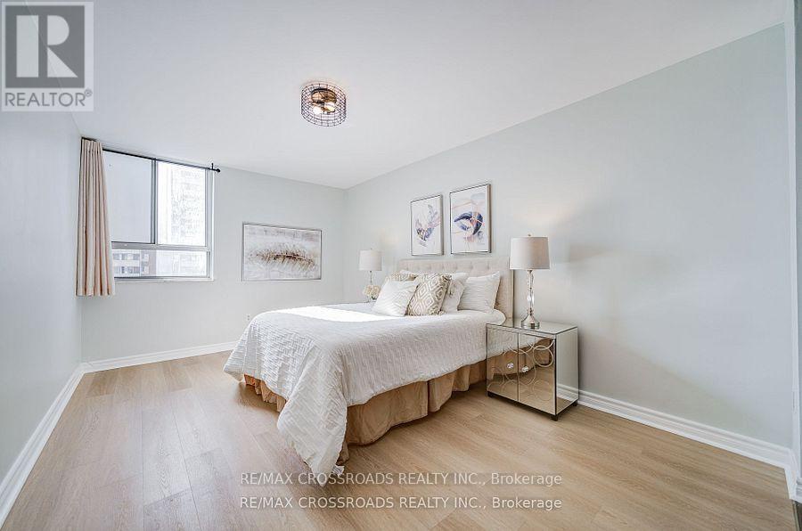 1202 - 5 Massey Square, Toronto (crescent Town), Ontario