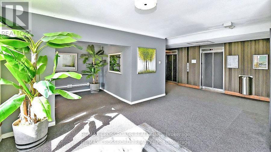 1202 - 5 Massey Square, Toronto (crescent Town), Ontario