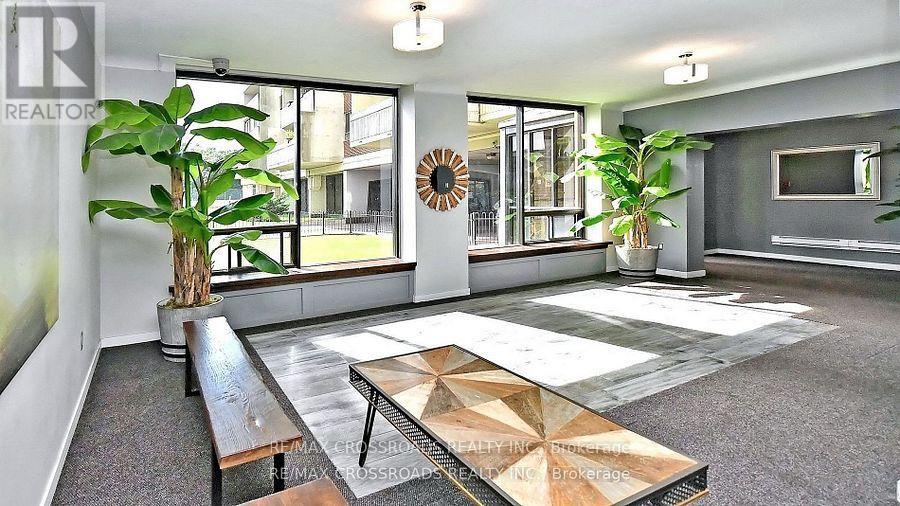 1202 - 5 Massey Square, Toronto (crescent Town), Ontario