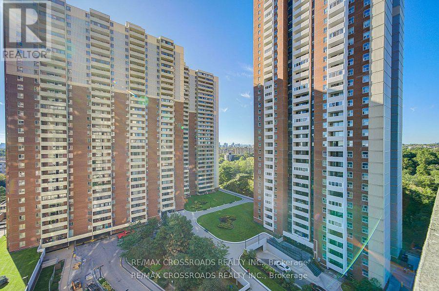 1202 - 5 Massey Square, Toronto (crescent Town), Ontario