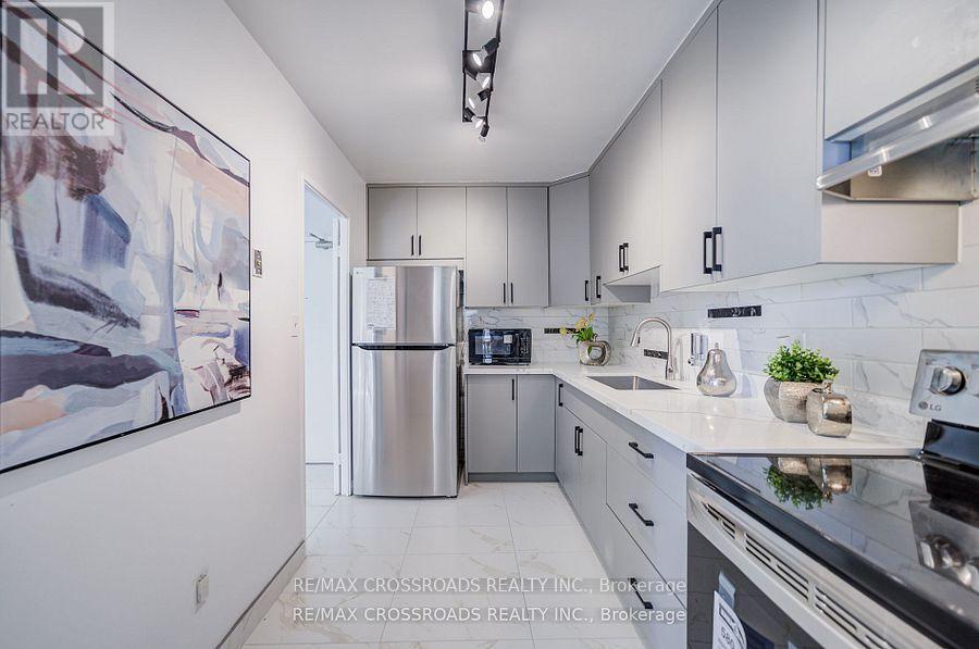 1202 - 5 Massey Square, Toronto (crescent Town), Ontario