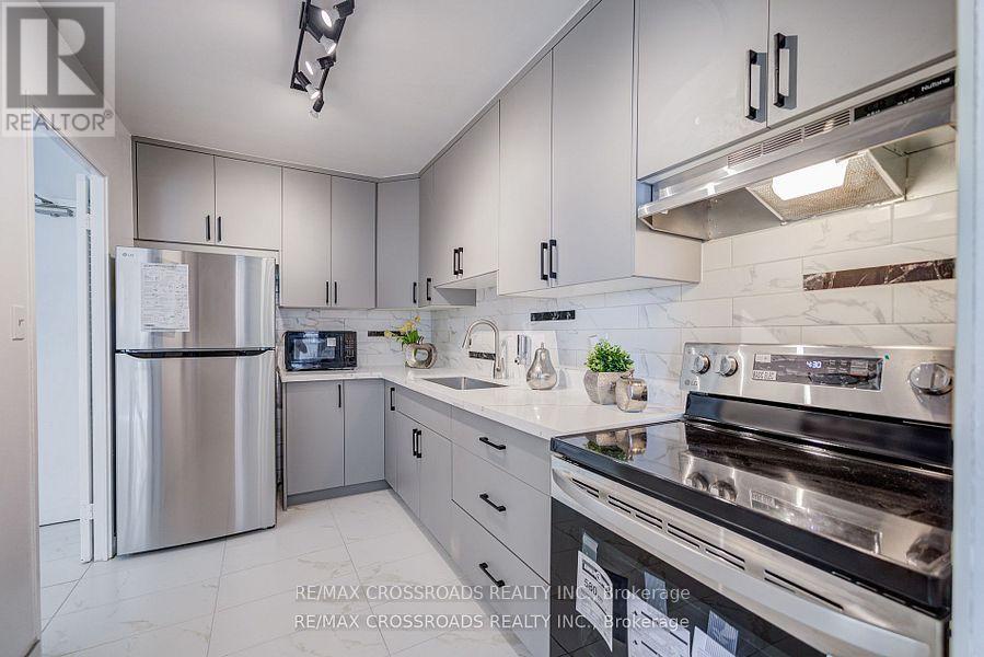 1202 - 5 Massey Square, Toronto (crescent Town), Ontario