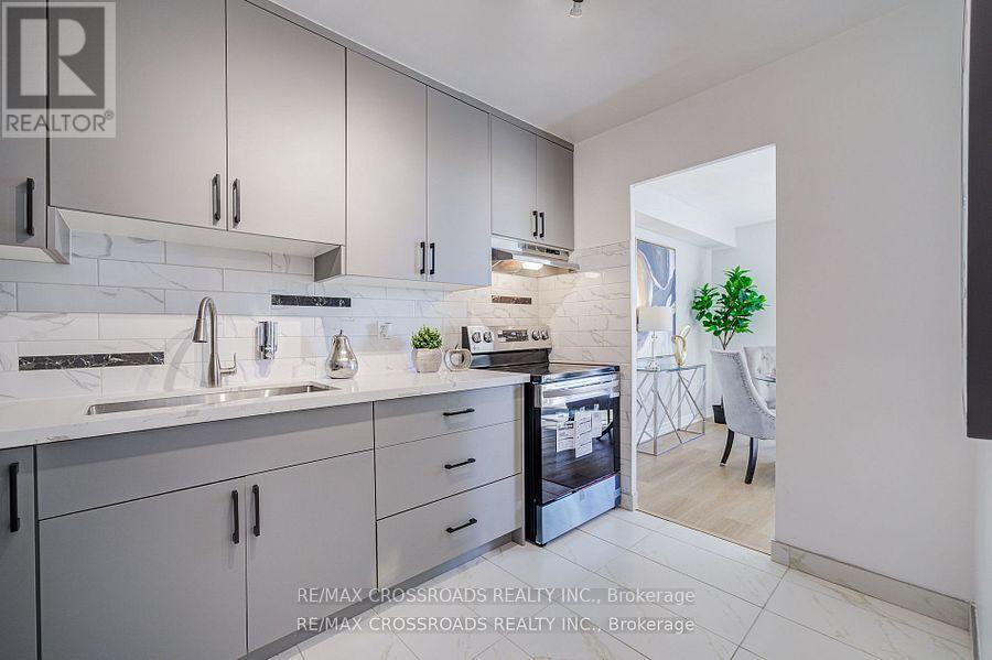 1202 - 5 Massey Square, Toronto (crescent Town), Ontario