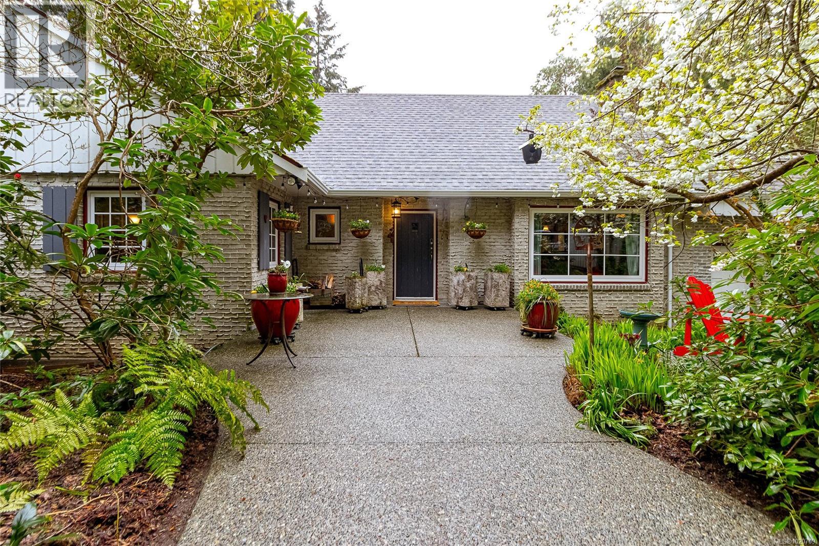 5182 Santa Clara Ave, Saanich, British Columbia