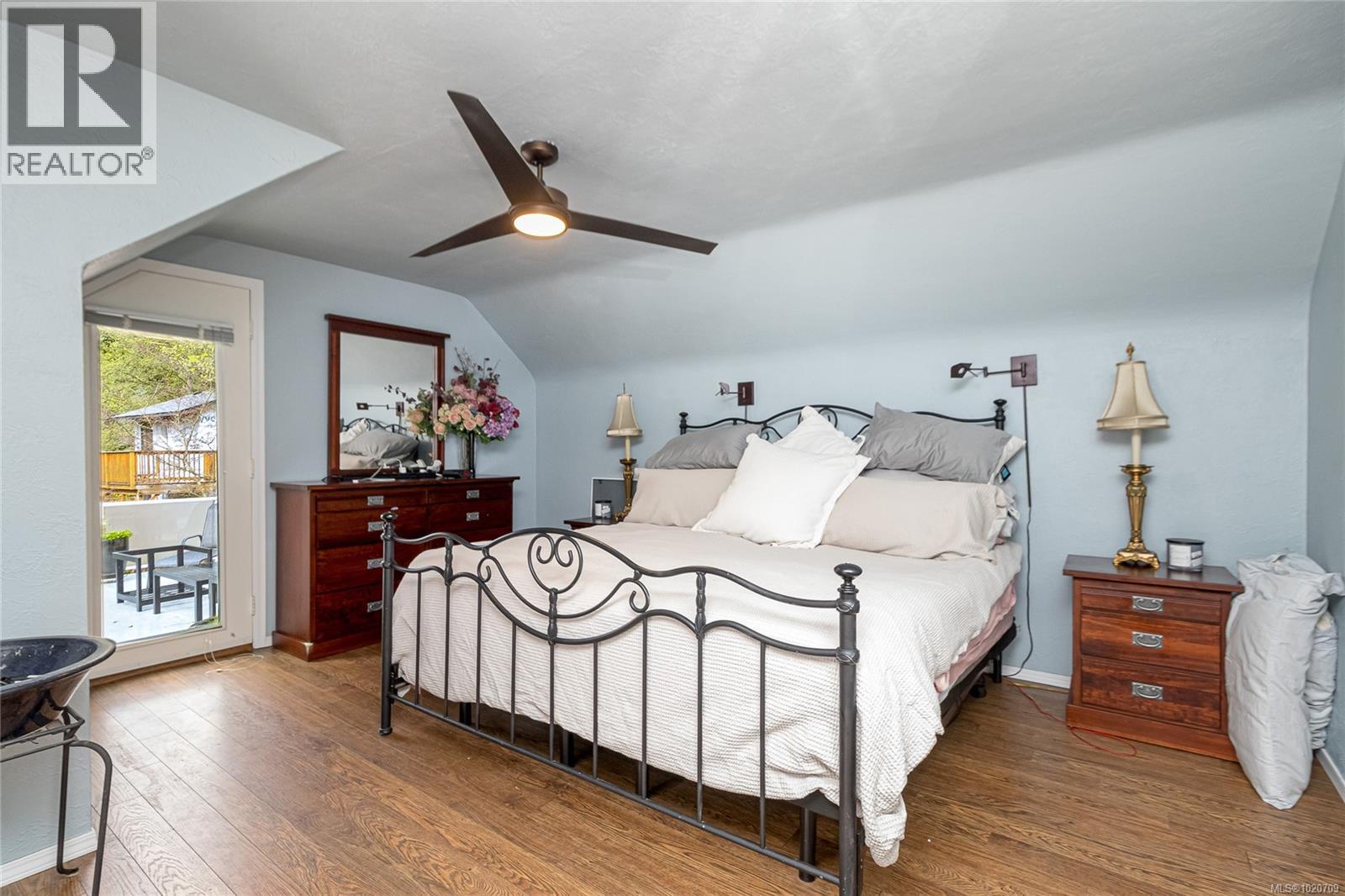 5182 Santa Clara Ave, Saanich, British Columbia