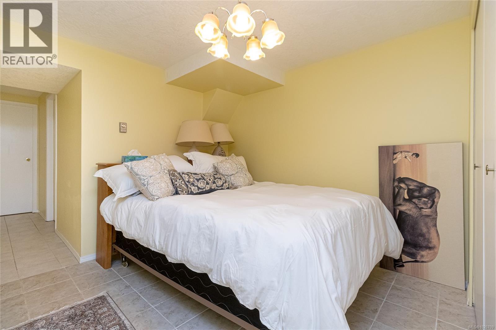 5182 Santa Clara Ave, Saanich, British Columbia