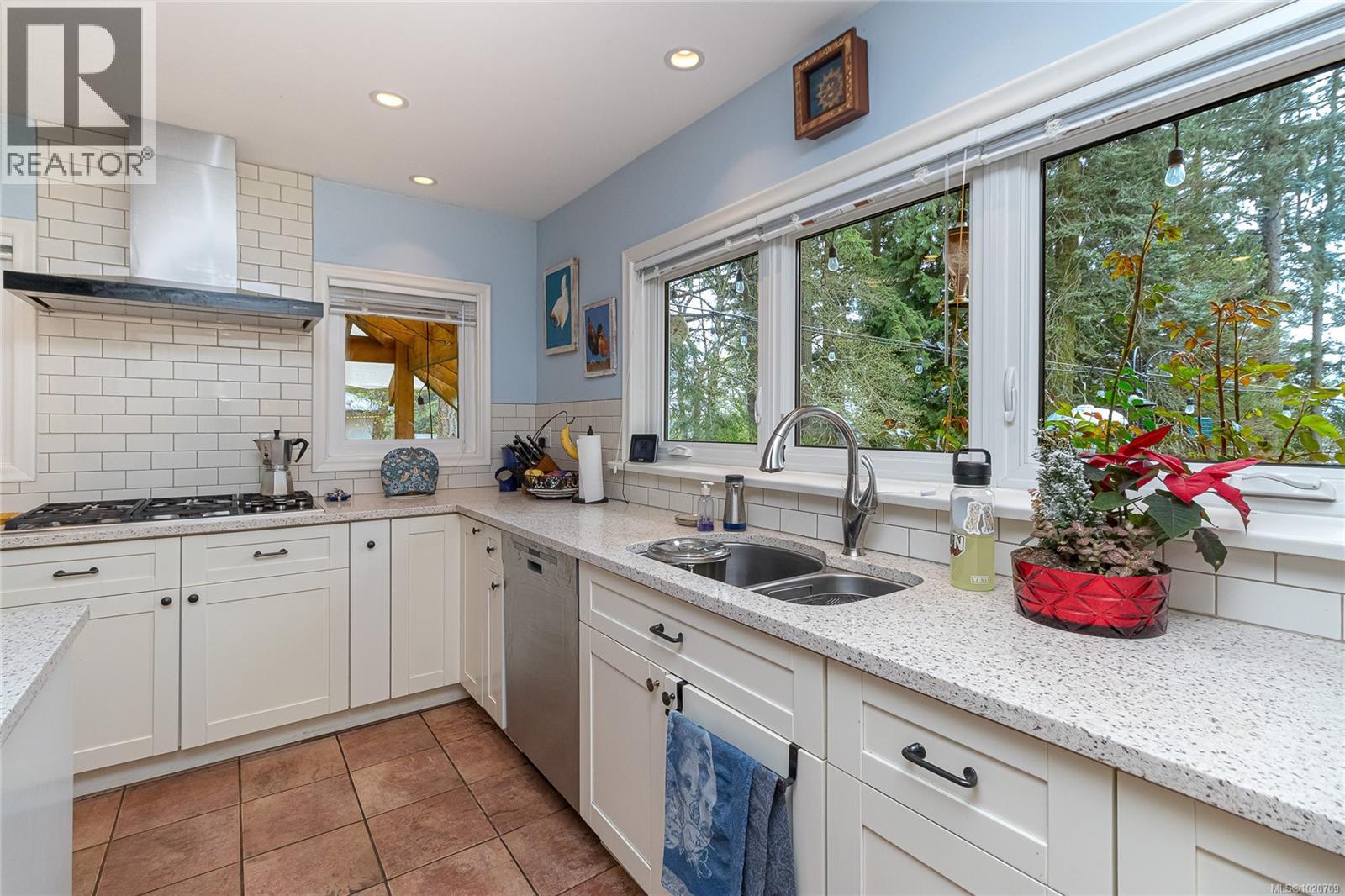 5182 Santa Clara Ave, Saanich, British Columbia