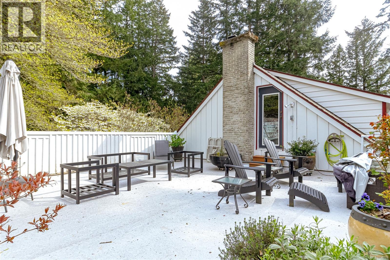 5182 Santa Clara Ave, Saanich, British Columbia