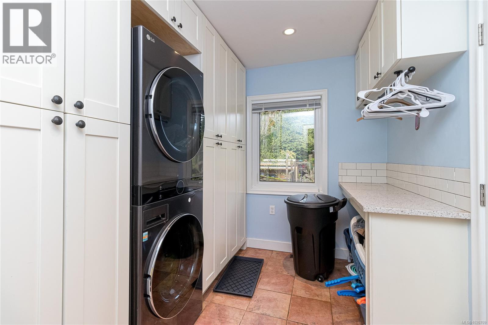 5182 Santa Clara Ave, Saanich, British Columbia