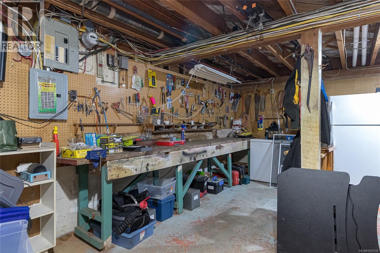 5182 Santa Clara Ave, Saanich, British Columbia