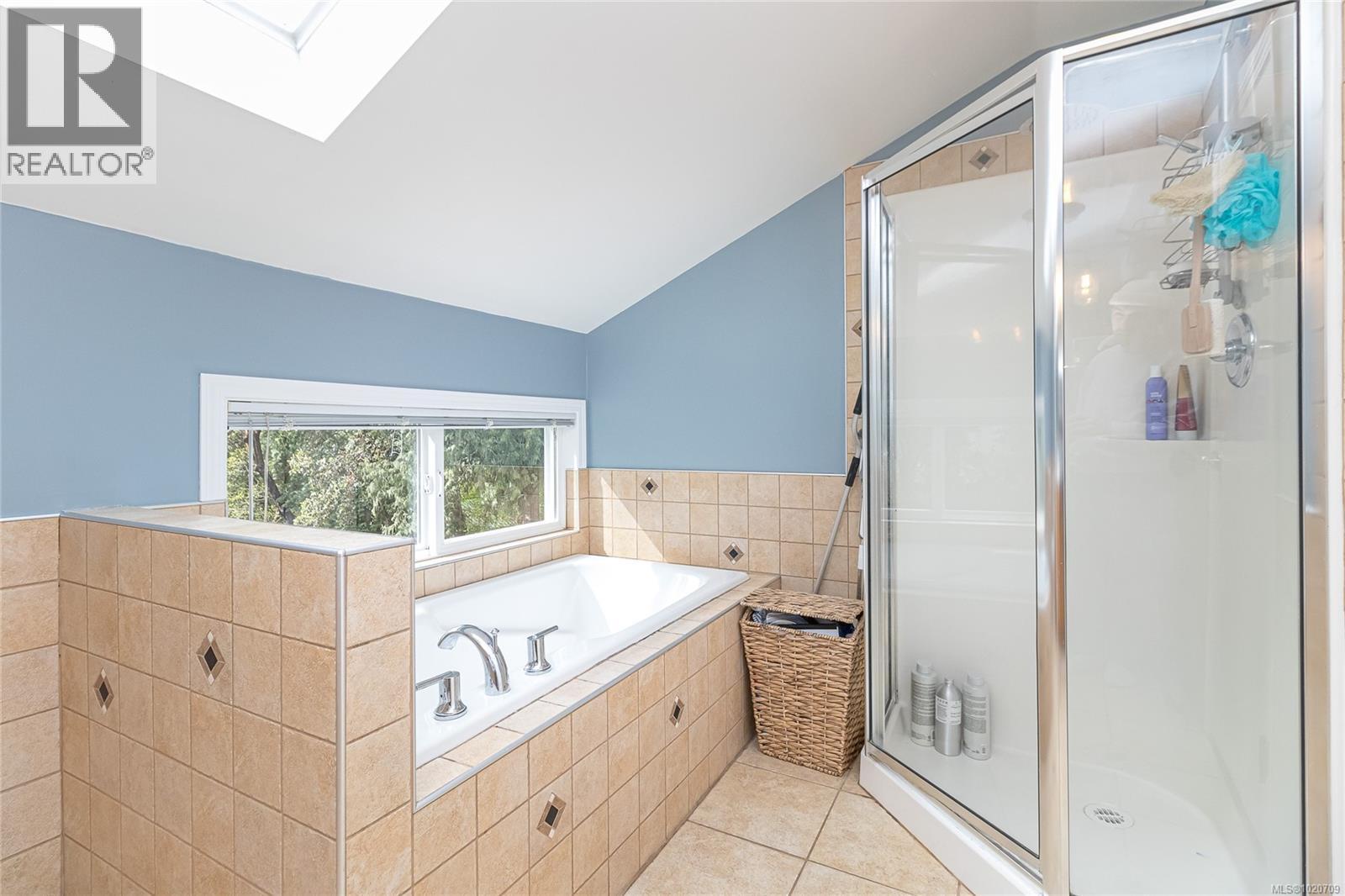 5182 Santa Clara Ave, Saanich, British Columbia