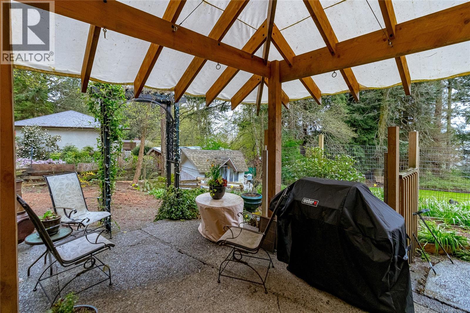 5182 Santa Clara Ave, Saanich, British Columbia