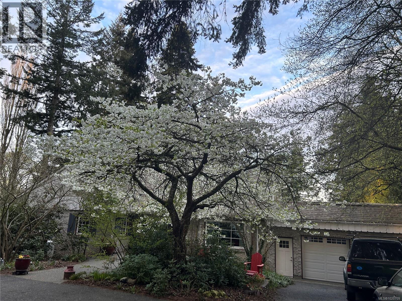 5182 Santa Clara Ave, Saanich, British Columbia