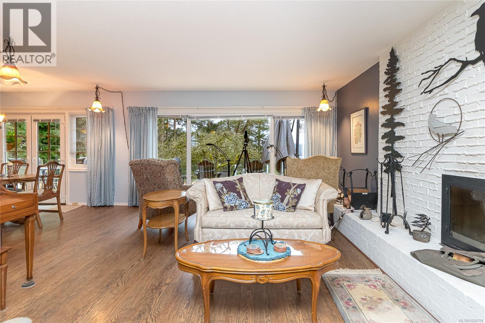 5182 Santa Clara Ave, Saanich, British Columbia