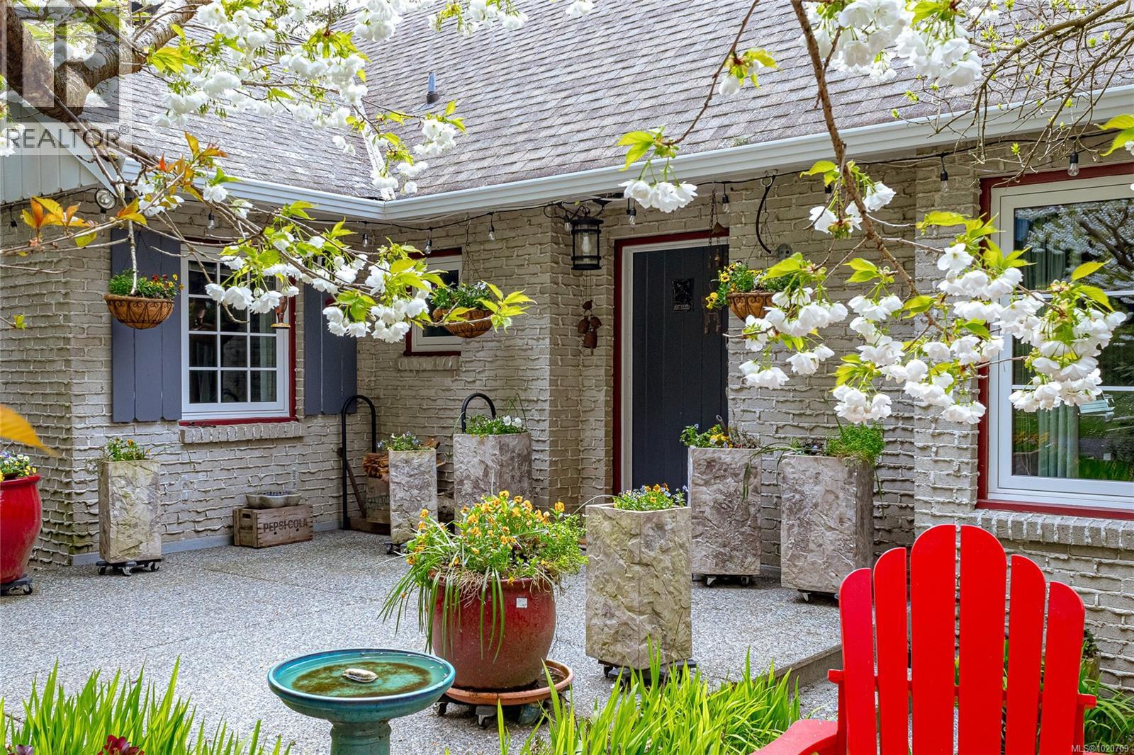 5182 Santa Clara Ave, Saanich, British Columbia