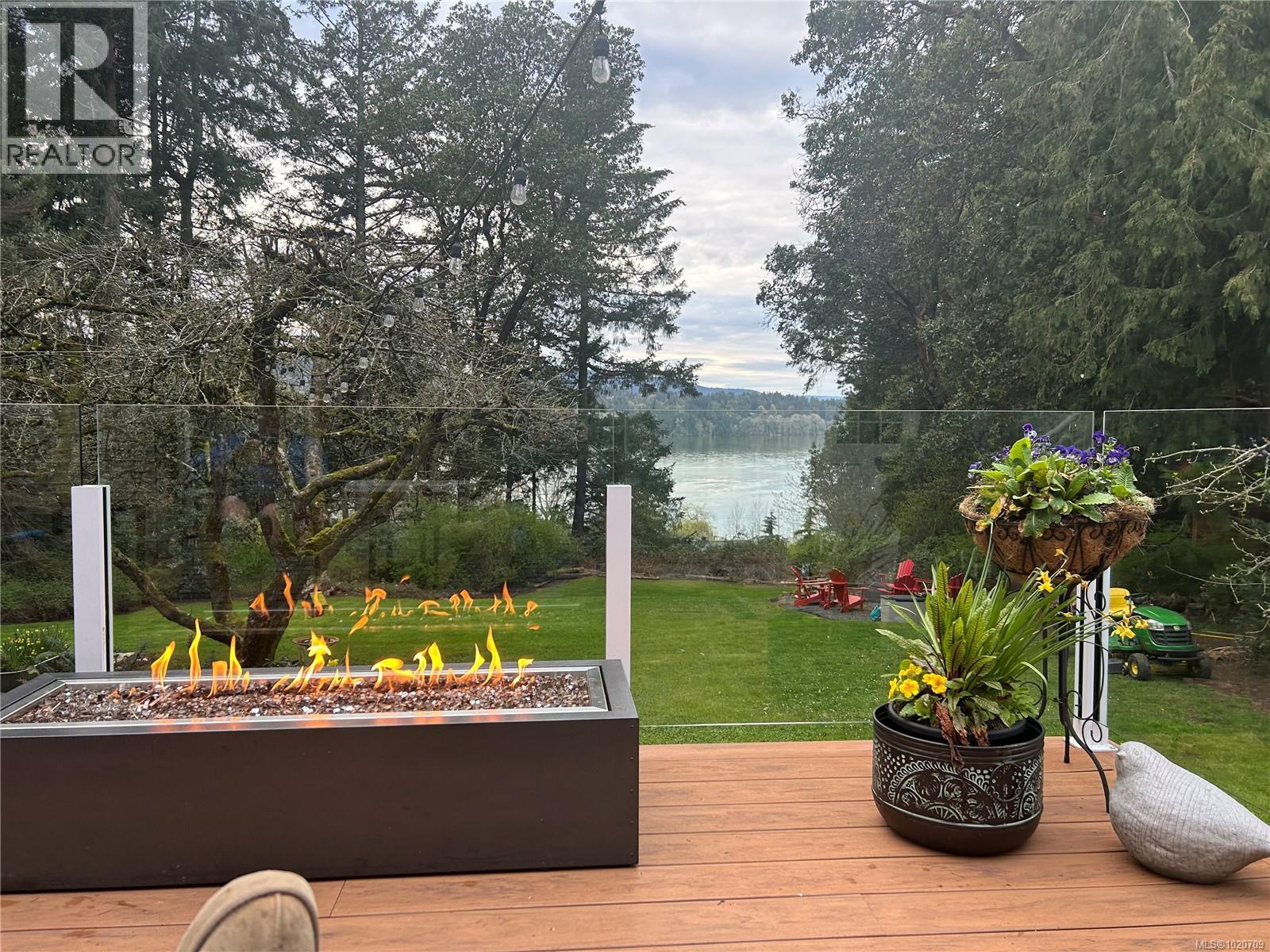 5182 Santa Clara Ave, Saanich, British Columbia