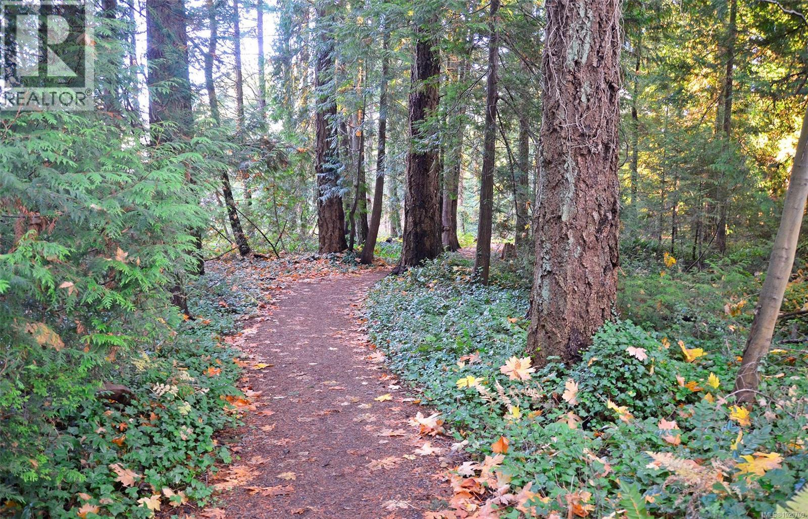 5182 Santa Clara Ave, Saanich, British Columbia