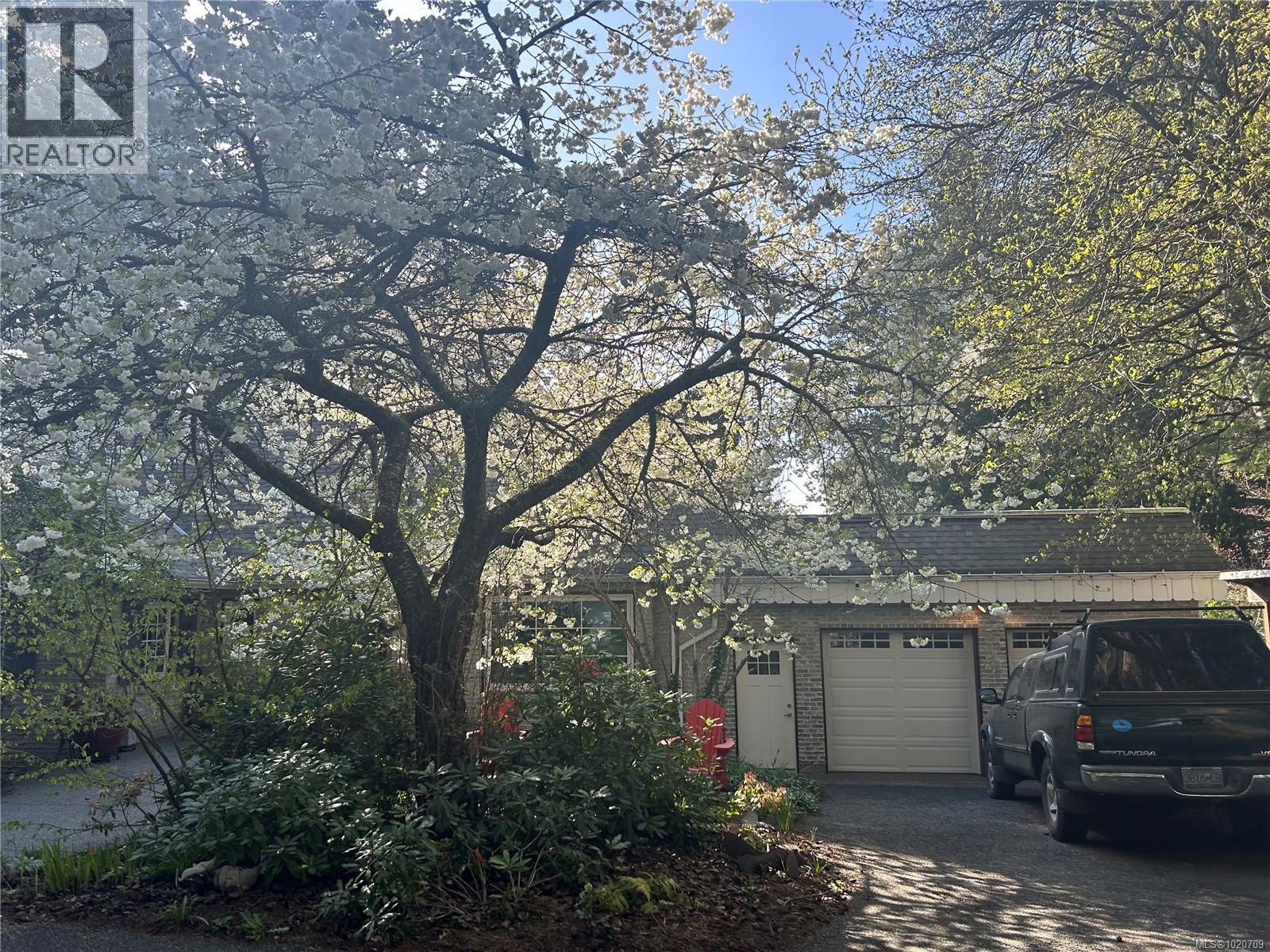 5182 Santa Clara Ave, Saanich, British Columbia