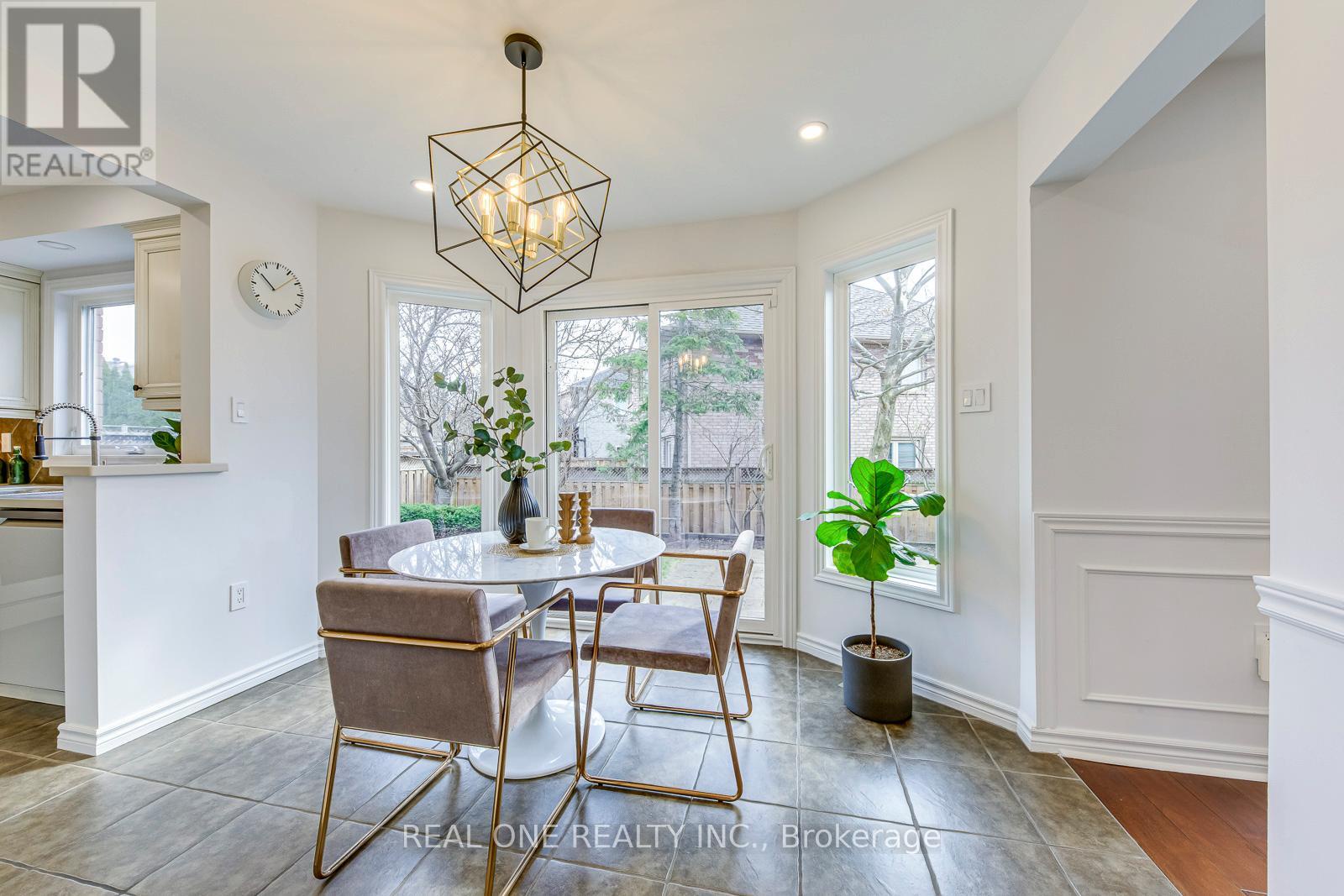 2075 Banbury Crescent, Oakville (ro River Oaks), Ontario