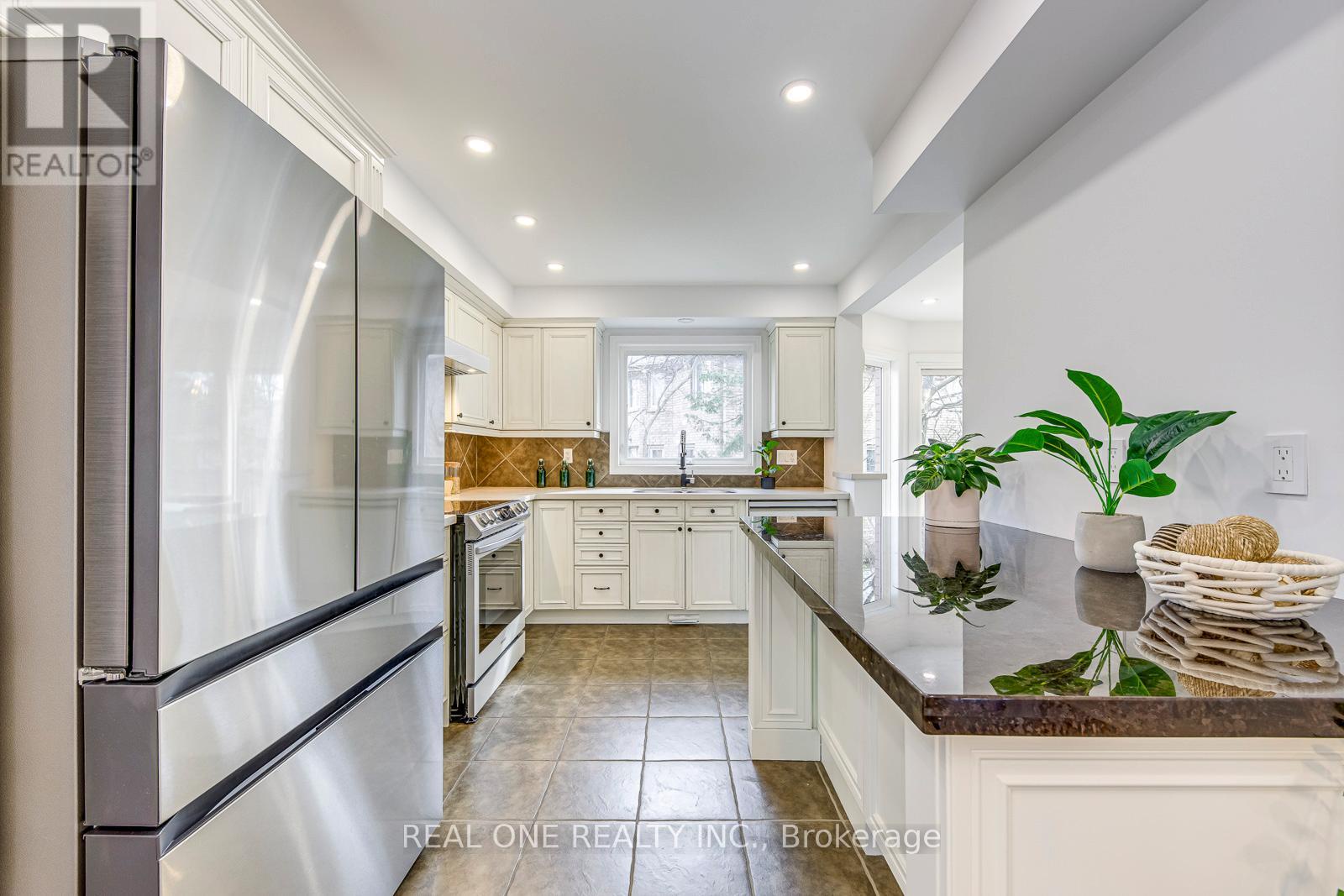 2075 Banbury Crescent, Oakville (ro River Oaks), Ontario