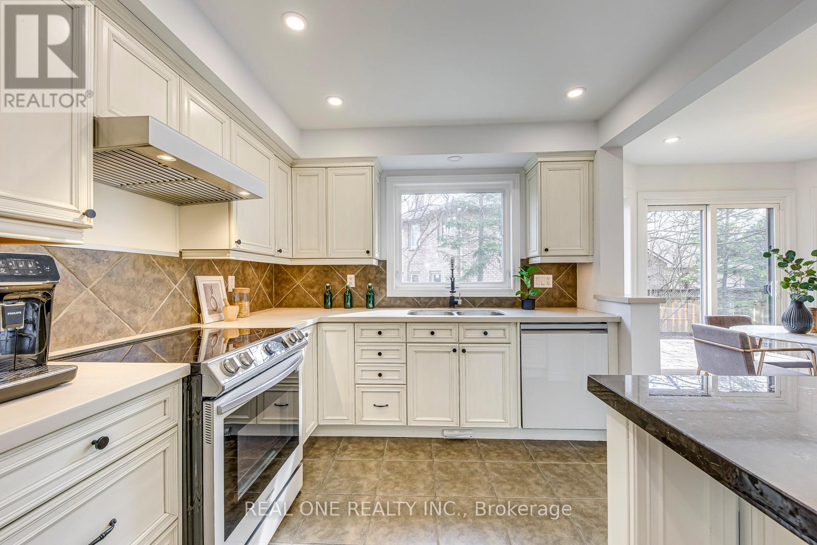 2075 Banbury Crescent, Oakville (ro River Oaks), Ontario