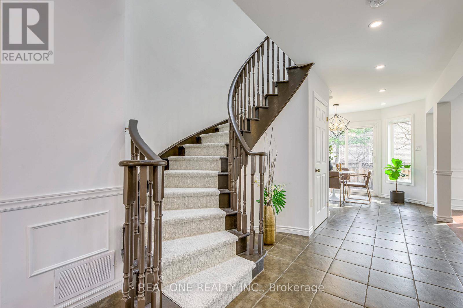2075 Banbury Crescent, Oakville (ro River Oaks), Ontario