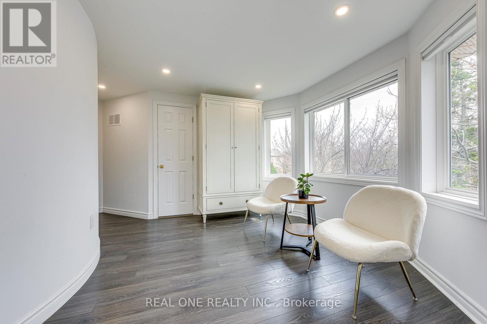 2075 Banbury Crescent, Oakville (ro River Oaks), Ontario