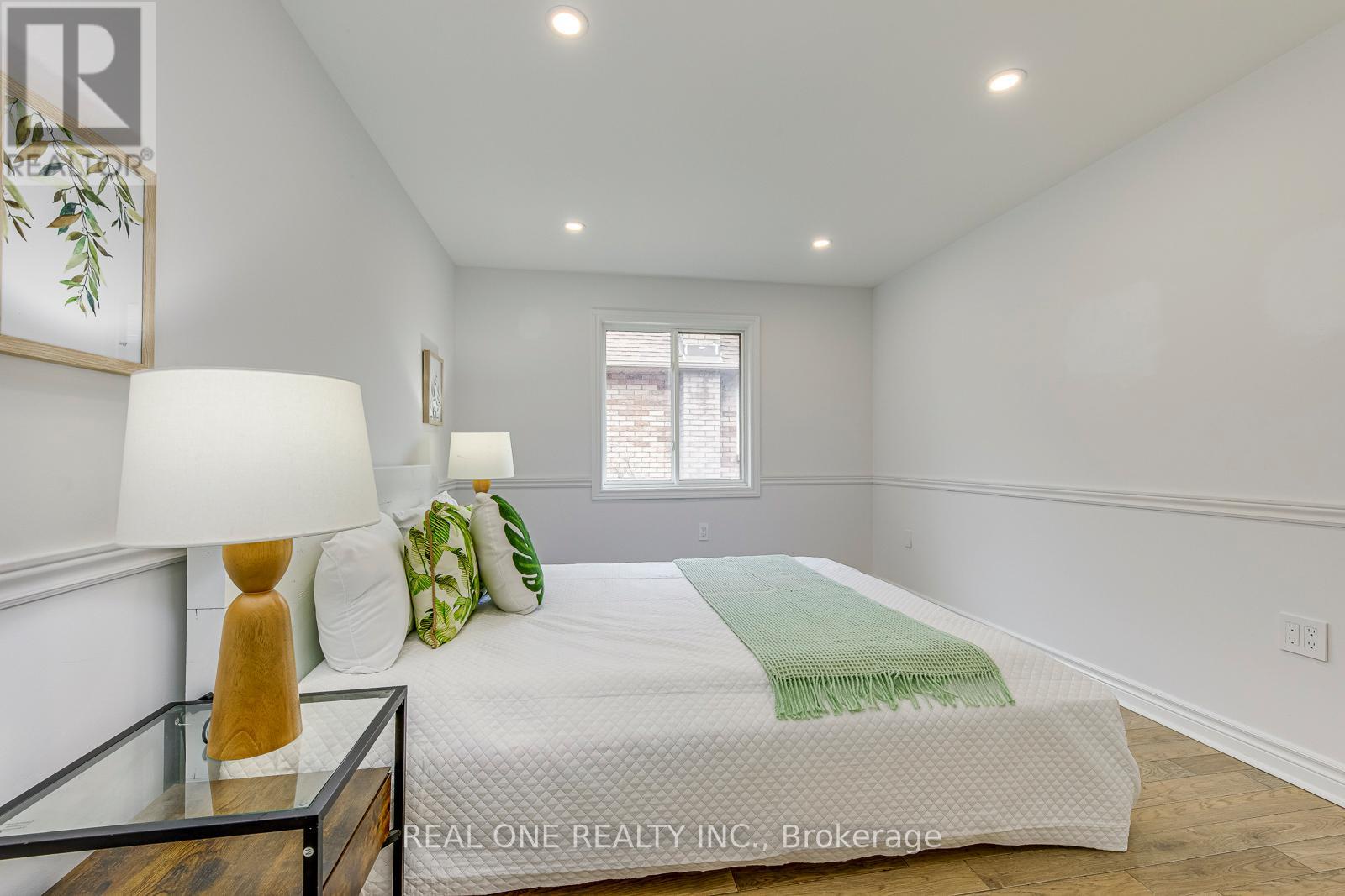 2075 Banbury Crescent, Oakville (ro River Oaks), Ontario