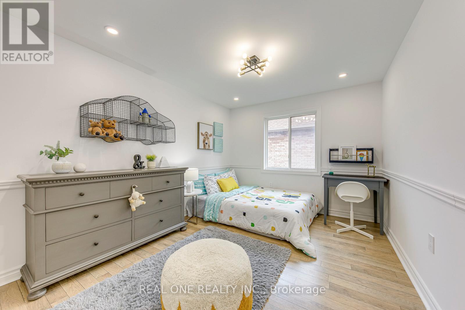 2075 Banbury Crescent, Oakville (ro River Oaks), Ontario