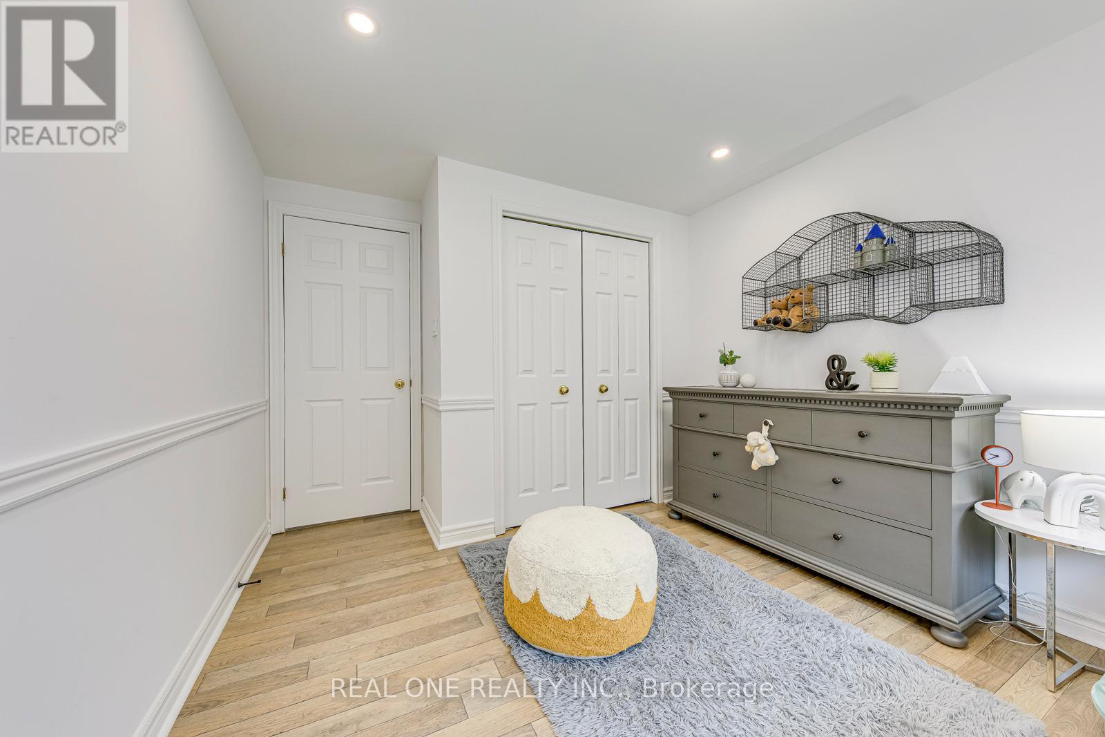 2075 Banbury Crescent, Oakville (ro River Oaks), Ontario