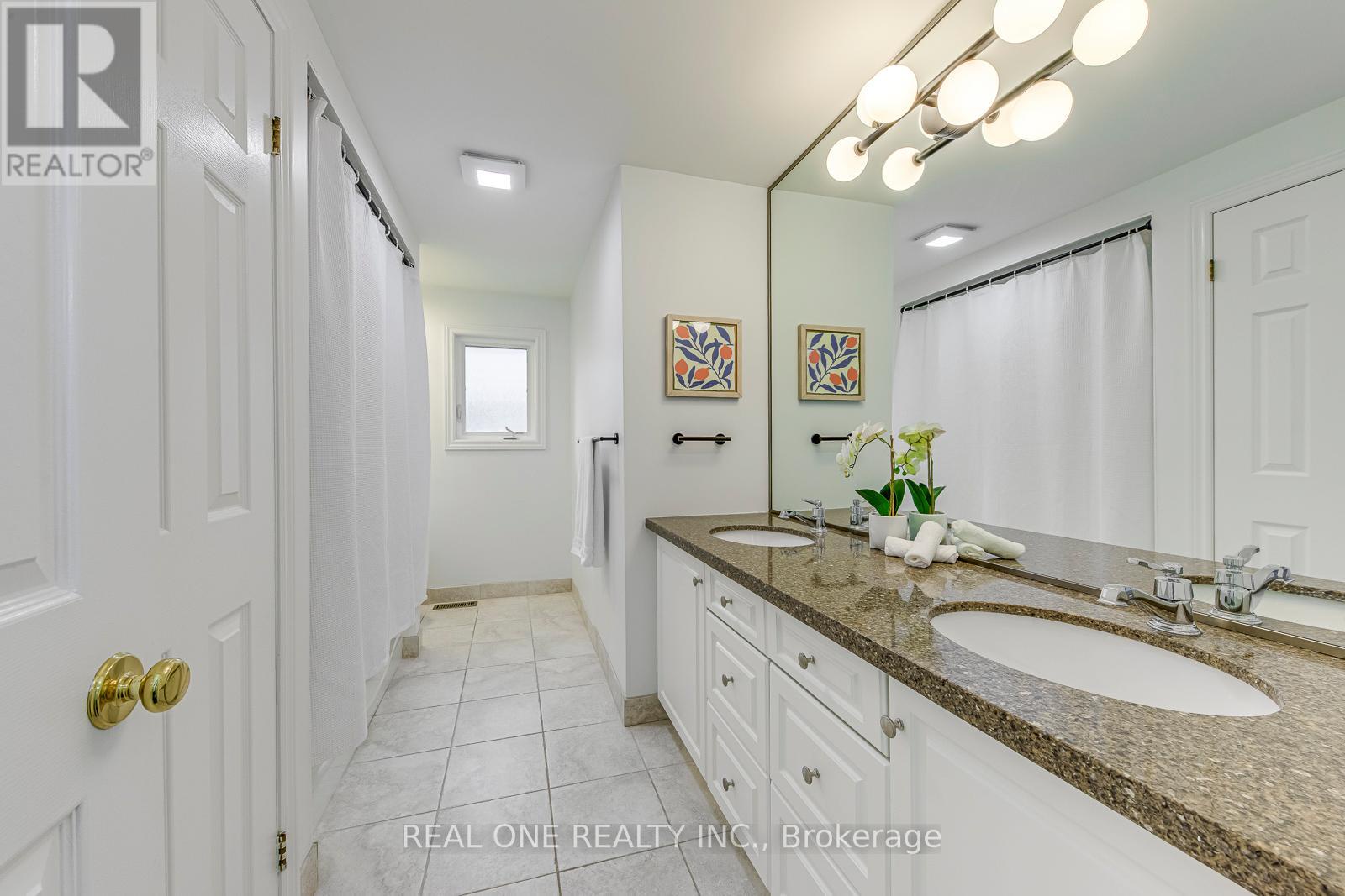 2075 Banbury Crescent, Oakville (ro River Oaks), Ontario