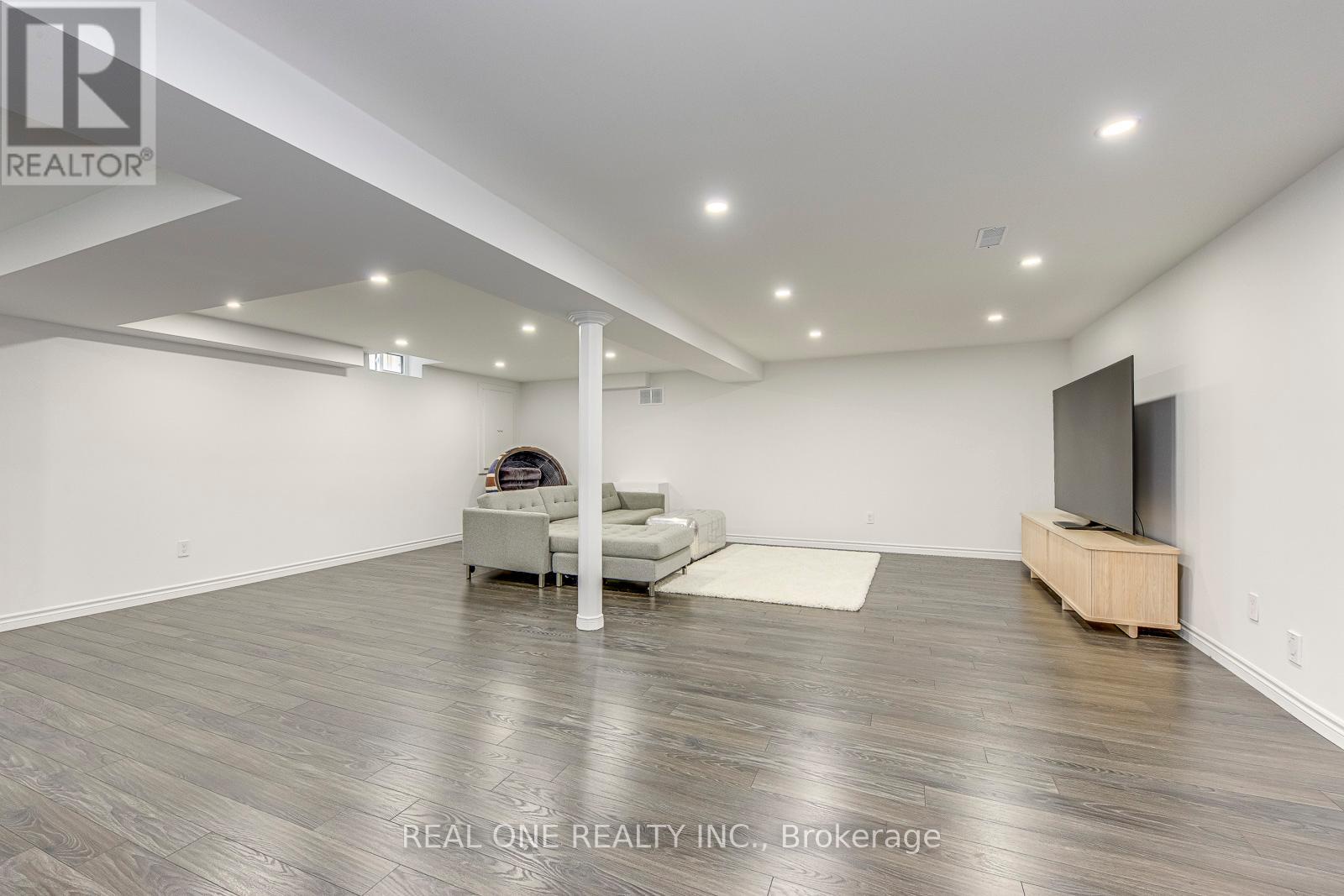 2075 Banbury Crescent, Oakville (ro River Oaks), Ontario