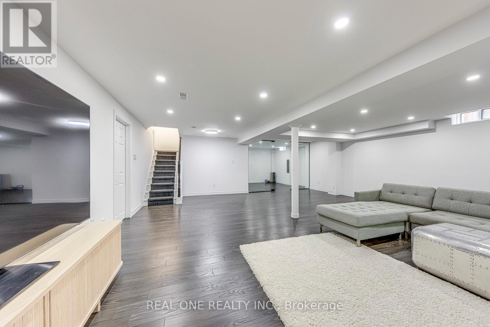 2075 Banbury Crescent, Oakville (ro River Oaks), Ontario