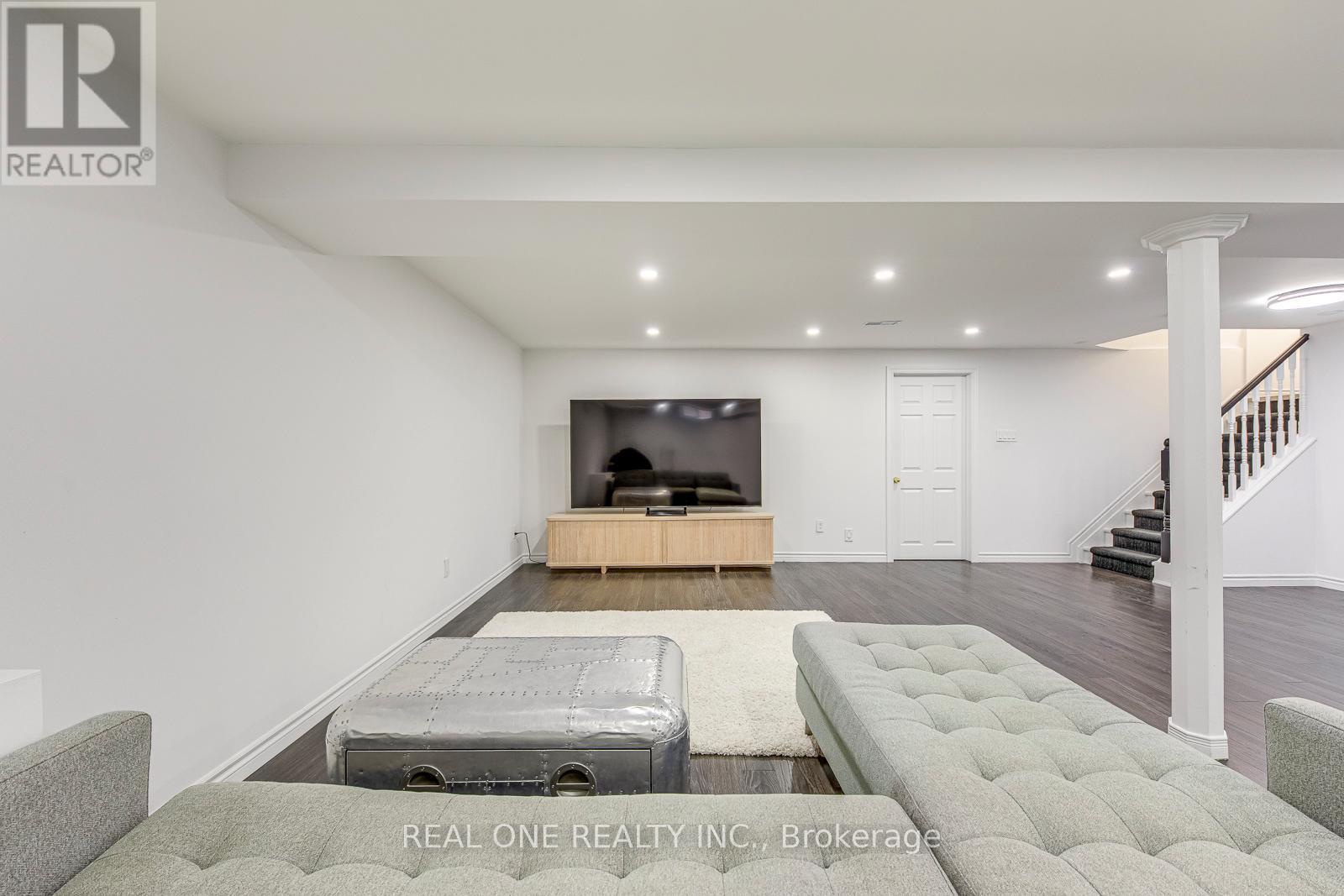 2075 Banbury Crescent, Oakville (ro River Oaks), Ontario