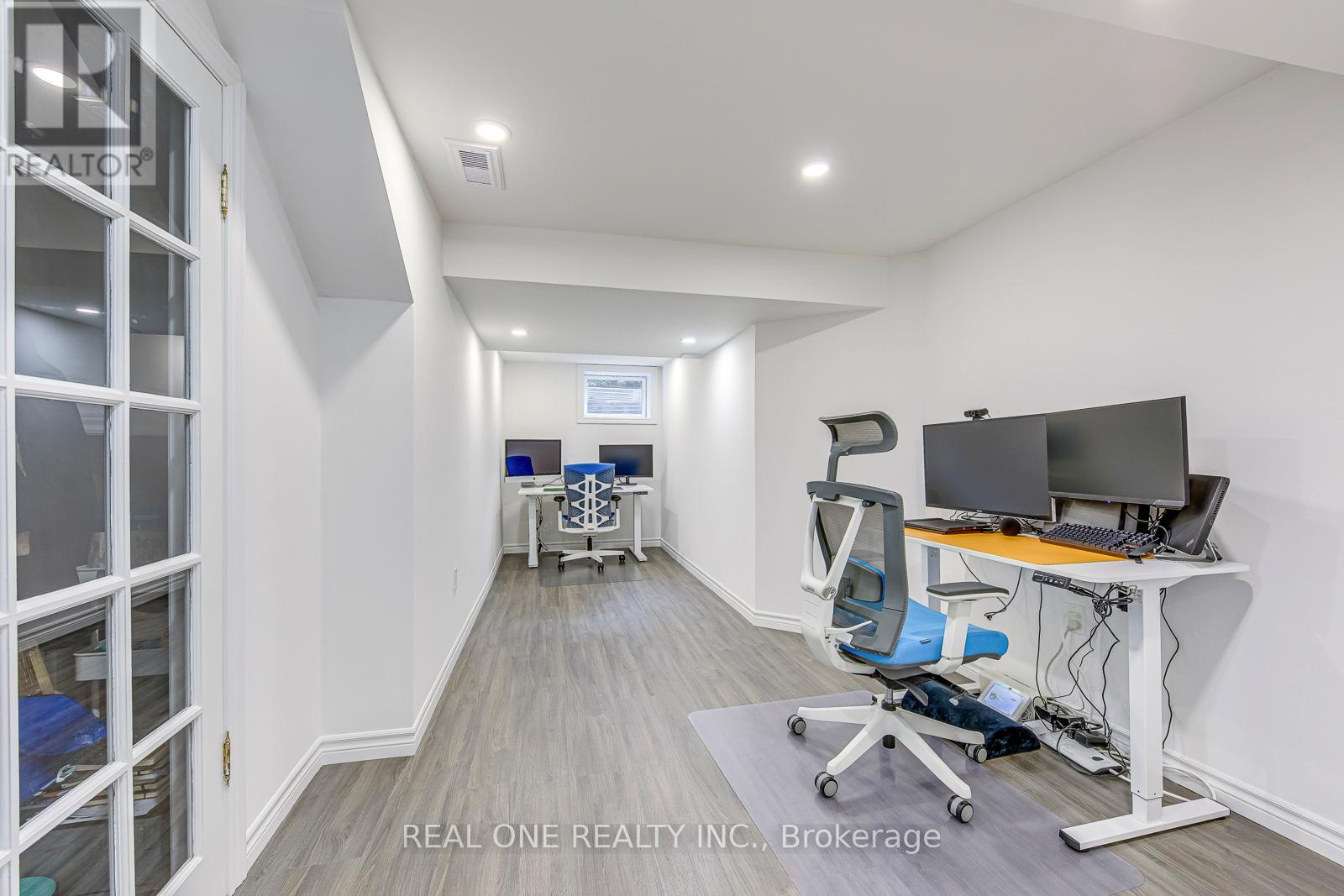 2075 Banbury Crescent, Oakville (ro River Oaks), Ontario