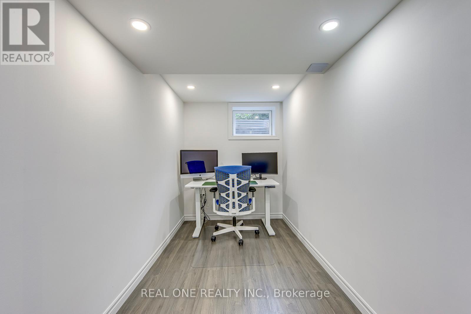 2075 Banbury Crescent, Oakville (ro River Oaks), Ontario