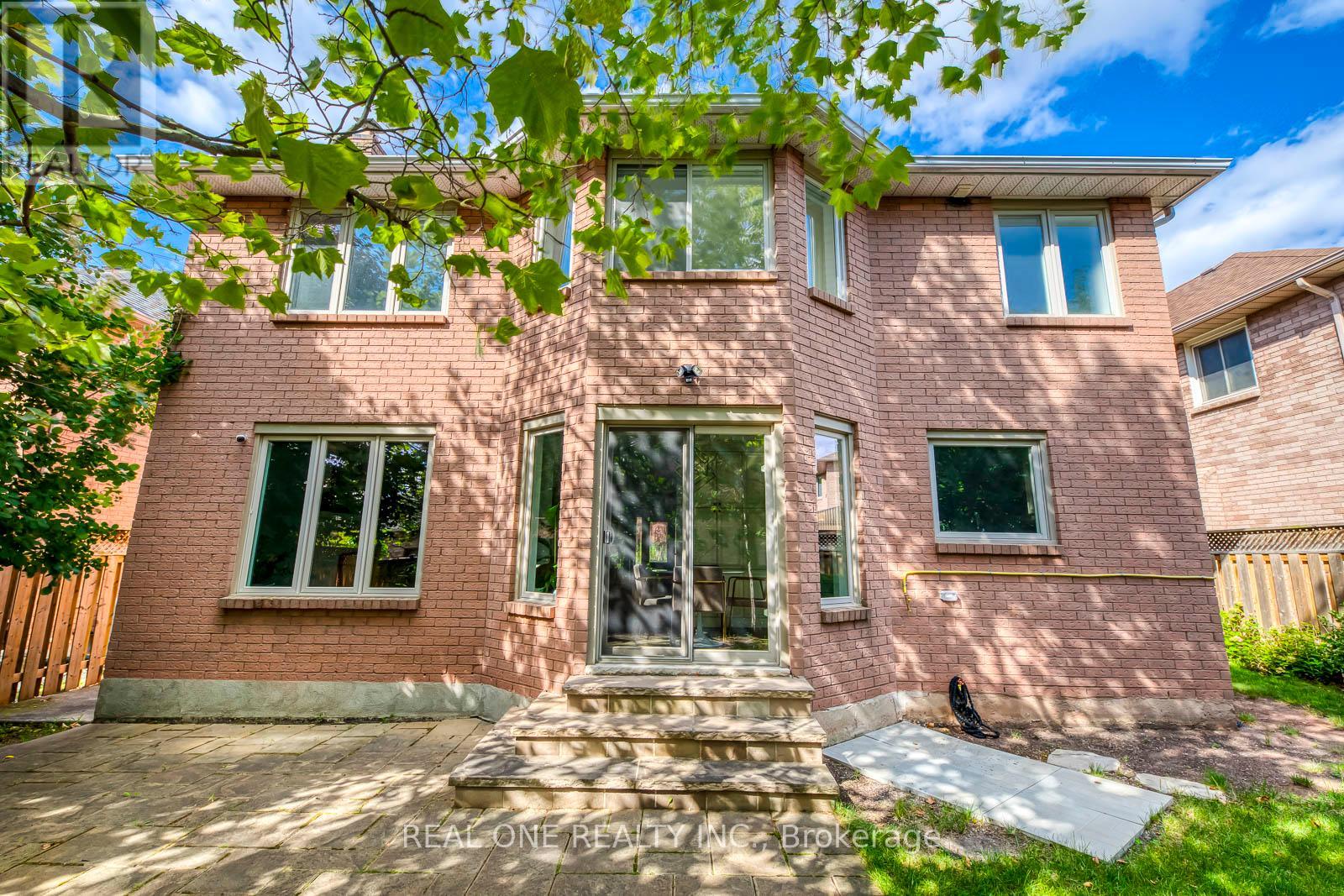 2075 Banbury Crescent, Oakville (ro River Oaks), Ontario