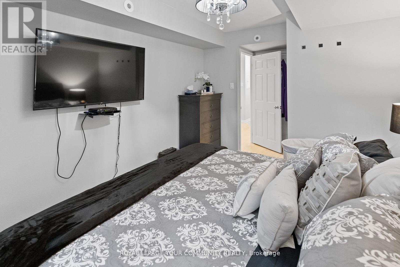 1035 - 55 George Appleton Way, Toronto (downsview-roding-cfb), Ontario