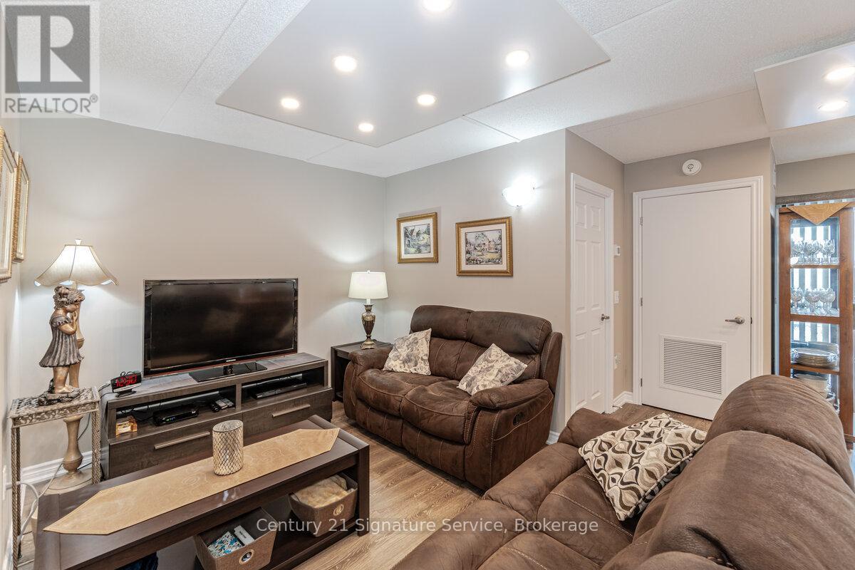 911 - 716 Main Street E, Milton (tm Timberlea), Ontario