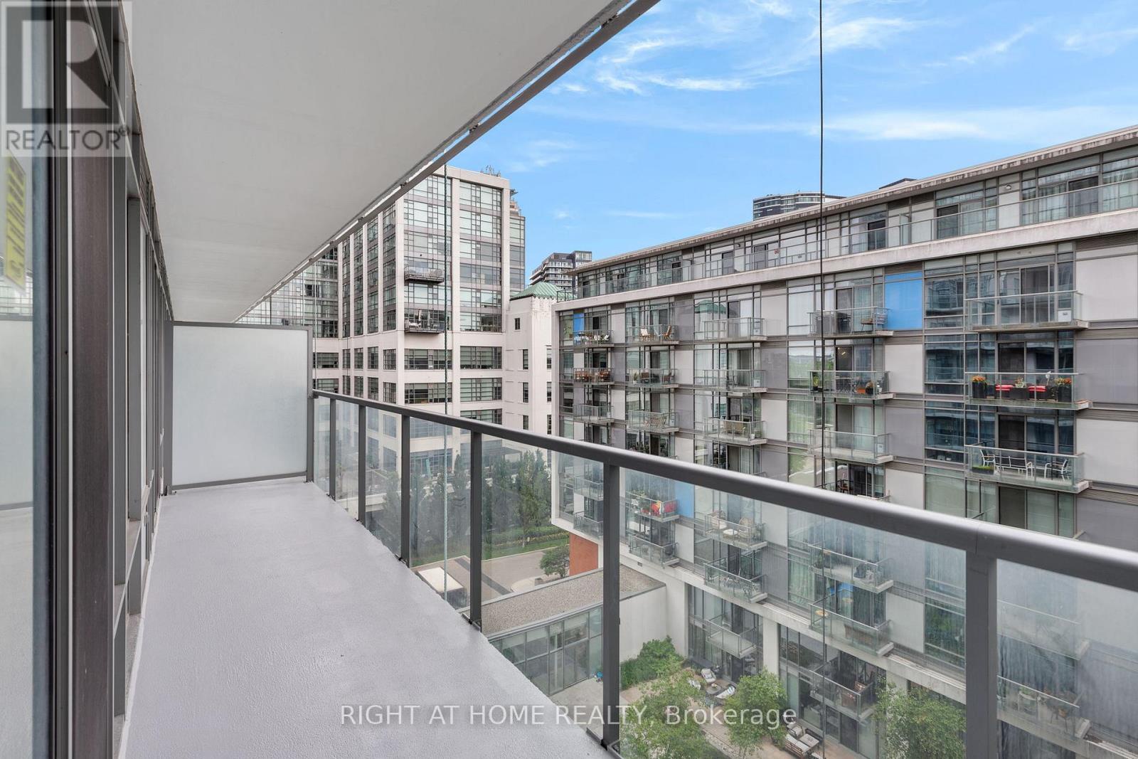 732 - 90 Stadium Road, Toronto (niagara), Ontario