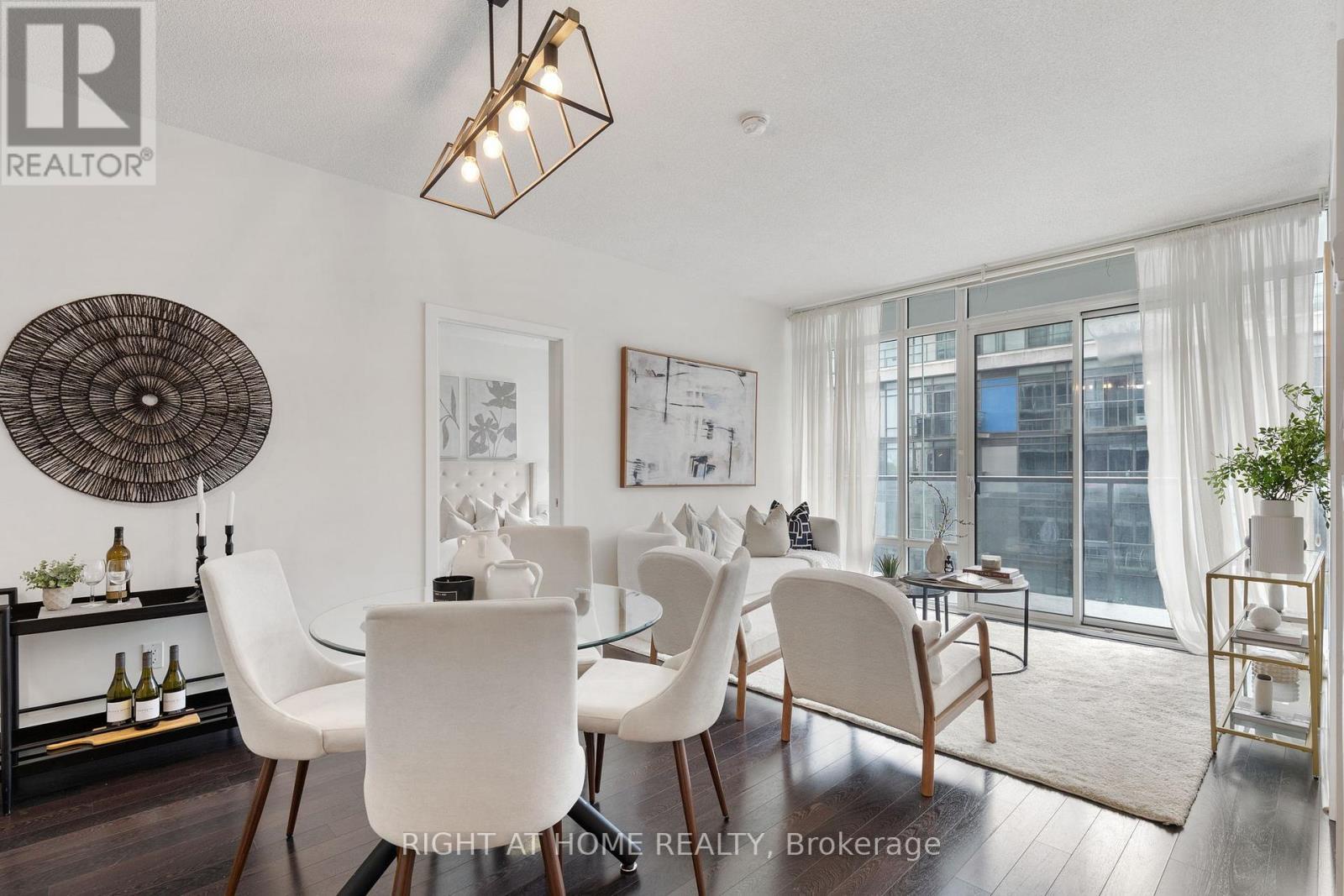 732 - 90 Stadium Road, Toronto (niagara), Ontario