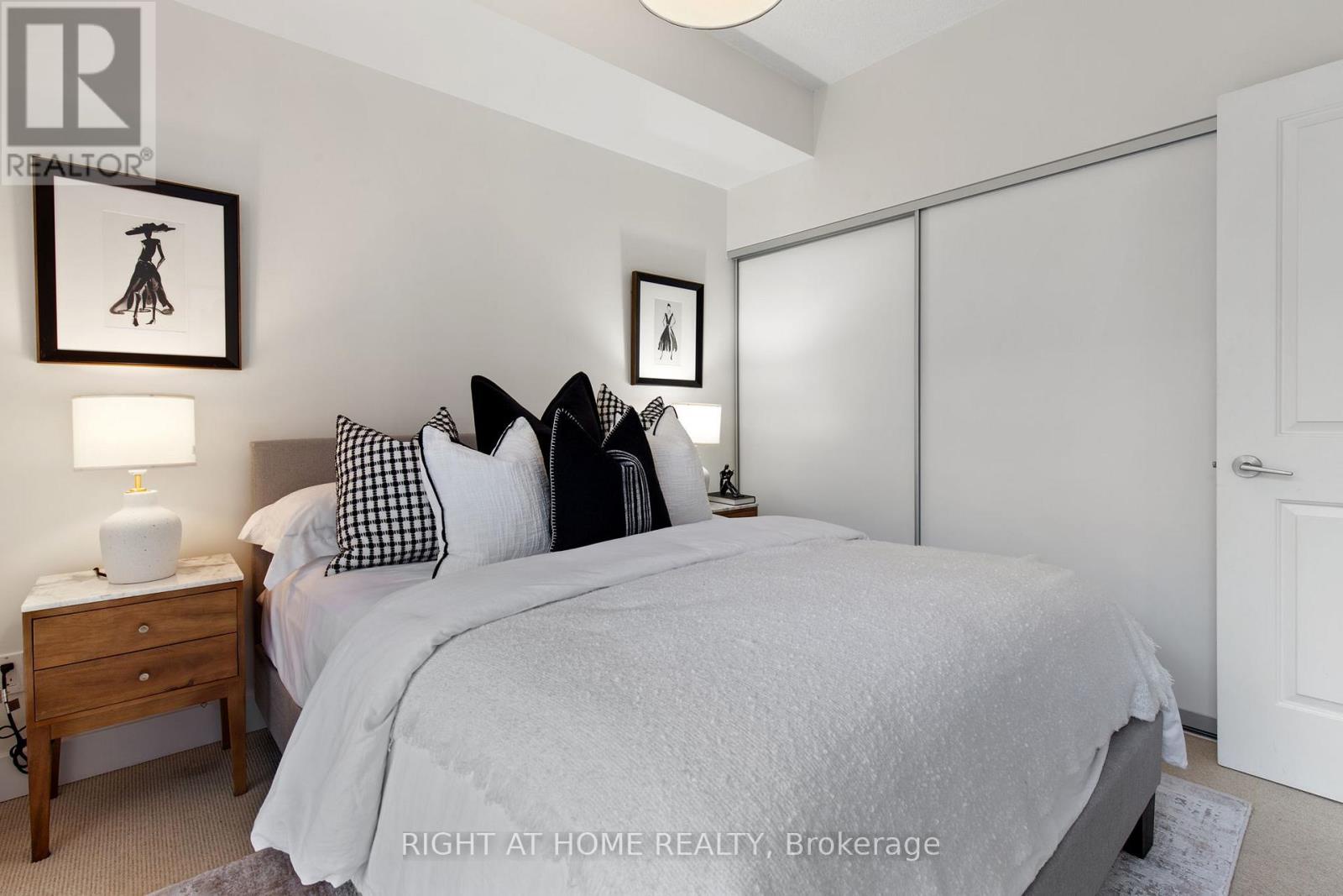 732 - 90 Stadium Road, Toronto (niagara), Ontario