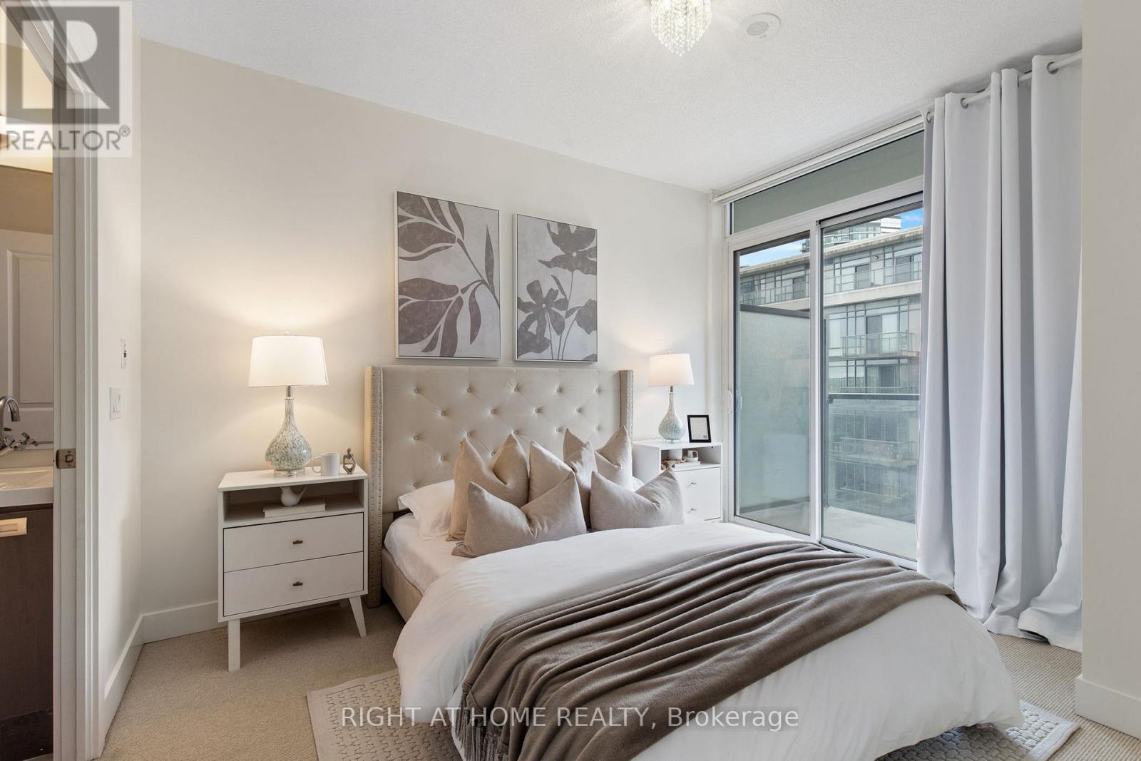 732 - 90 Stadium Road, Toronto (niagara), Ontario