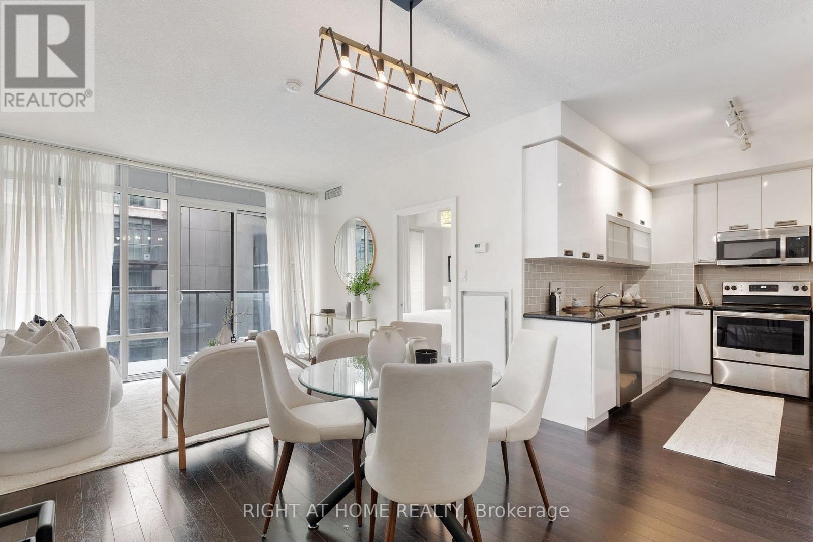 732 - 90 Stadium Road, Toronto (niagara), Ontario