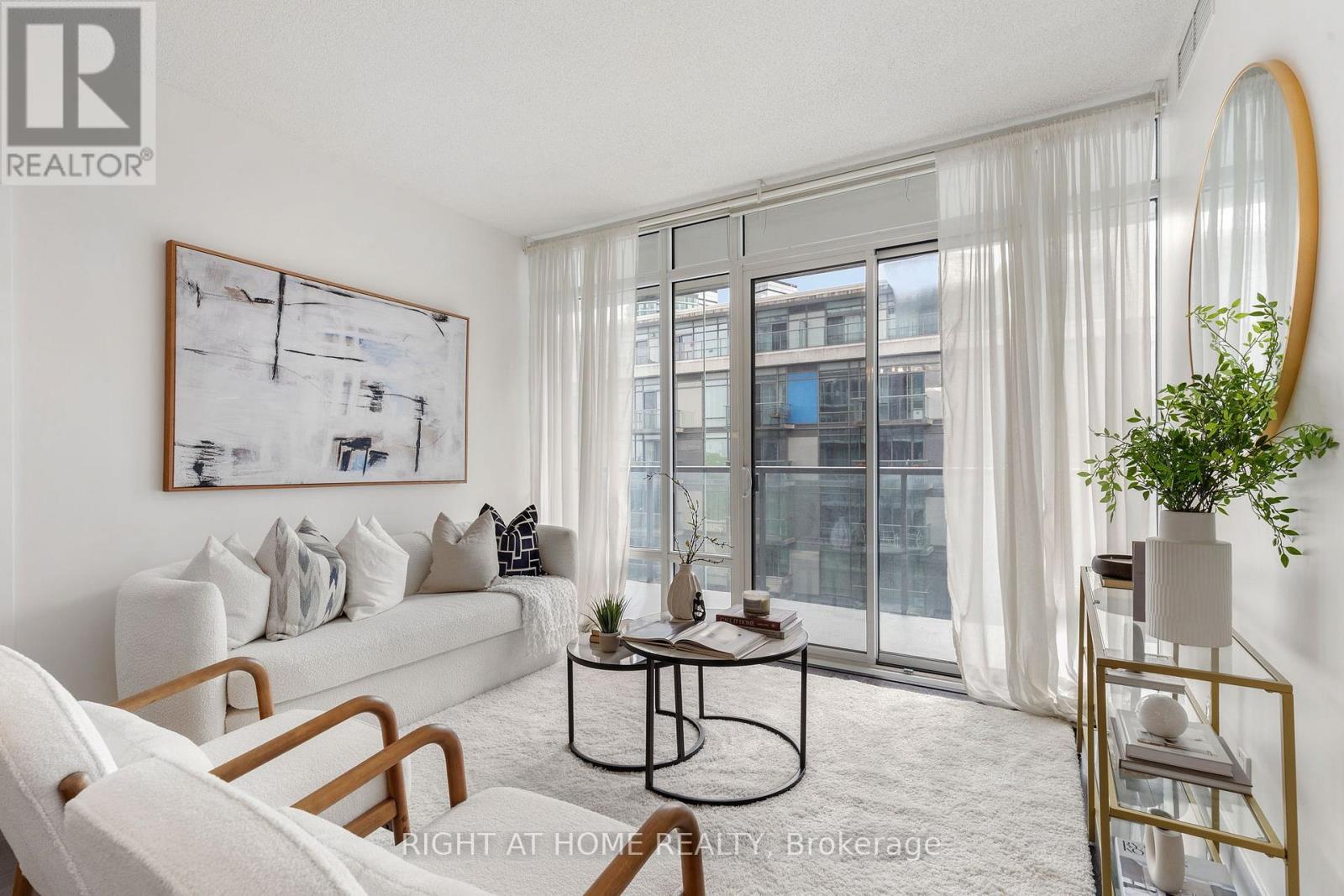 732 - 90 Stadium Road, Toronto (niagara), Ontario