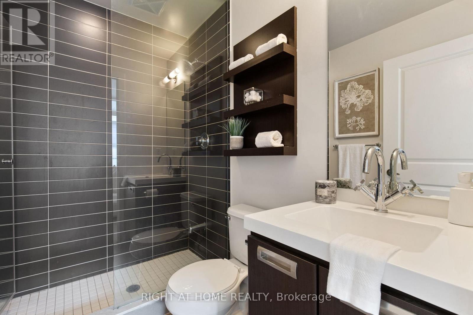 732 - 90 Stadium Road, Toronto (niagara), Ontario