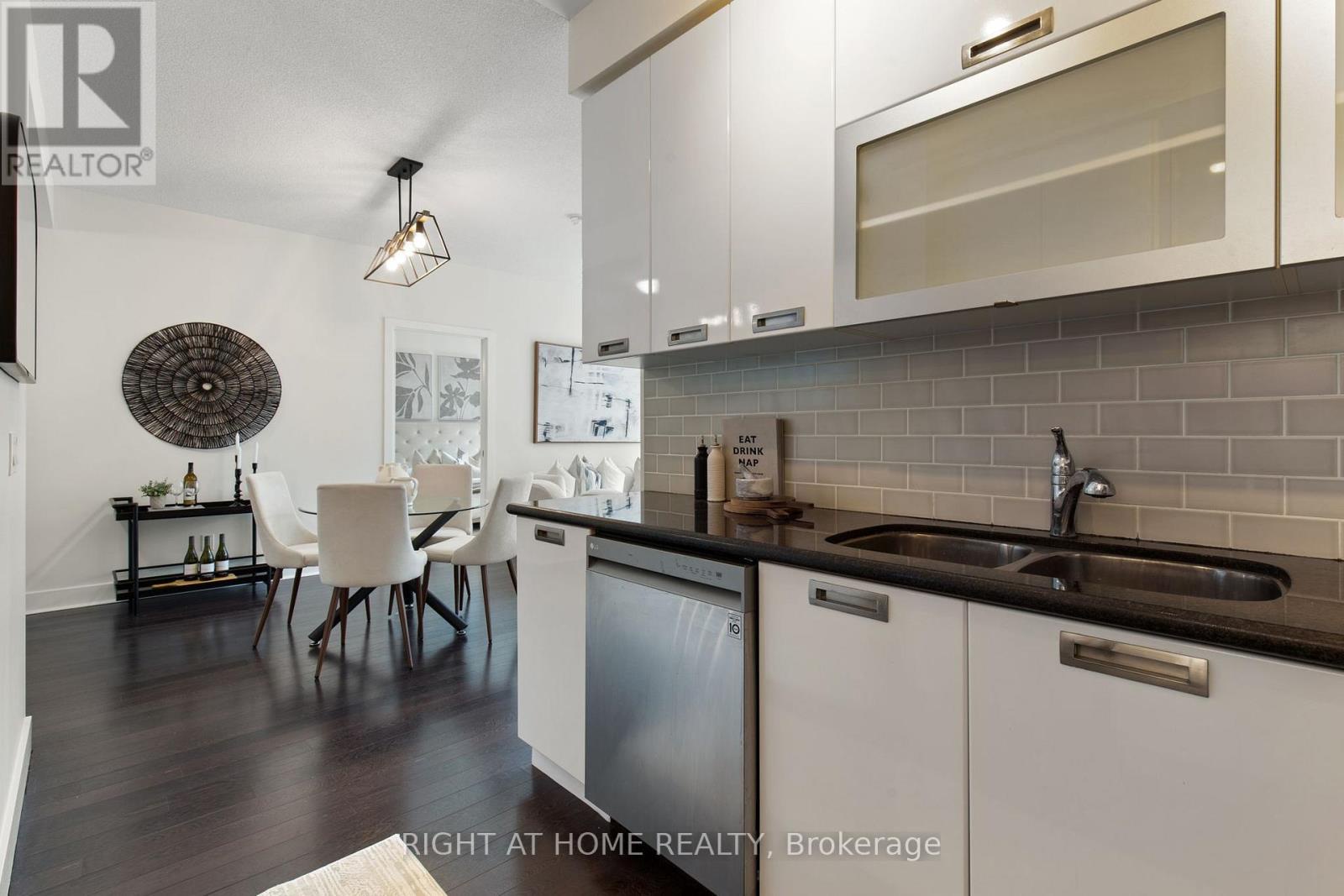 732 - 90 Stadium Road, Toronto (niagara), Ontario