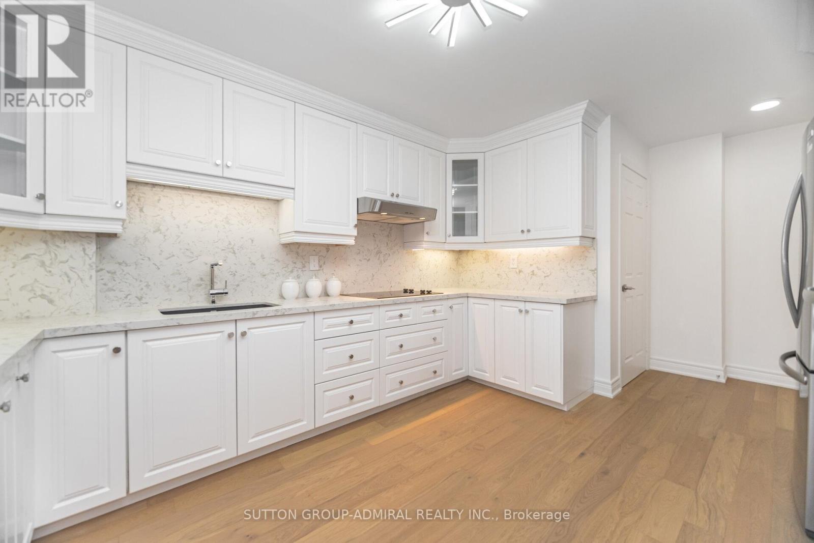 304 - 30 Anglesey Boulevard, Toronto (edenbridge-humber Valley), Ontario