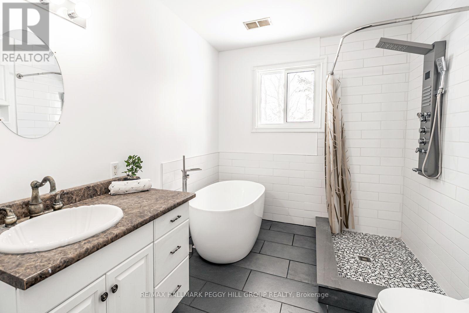 5853 Yonge Street, Innisfil, Ontario